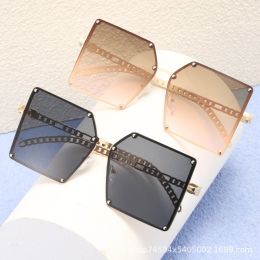 Big frame sunglasses personality chain mirror legs fashion street photography show sun shading sunglasses women - Gold framed grey chip